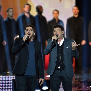 Exclusif - Patrick Fiori, à gauche, et Patrick Bruel lors de l'émission de télévision pour TF1 "La Chanson de l'Année 2016" à Nîmes le 17 juin 2016. © Bruno Bebert / Bestimage