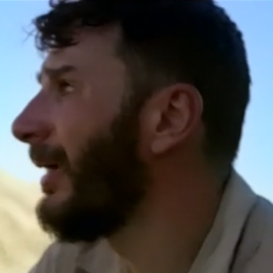 Michaël Youn dans l'émission "À l'état sauvage", diffusée le 28 juin sur M6. Il a parcouru 150 kilomètres en Namibie aux côtés de l'aventurier Mike Horn.