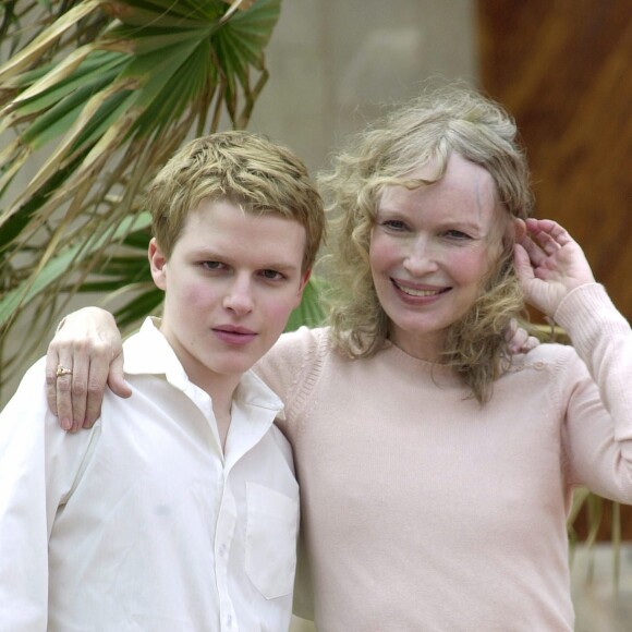 Mia Farrow et son fils à Las Palmas en 2004.