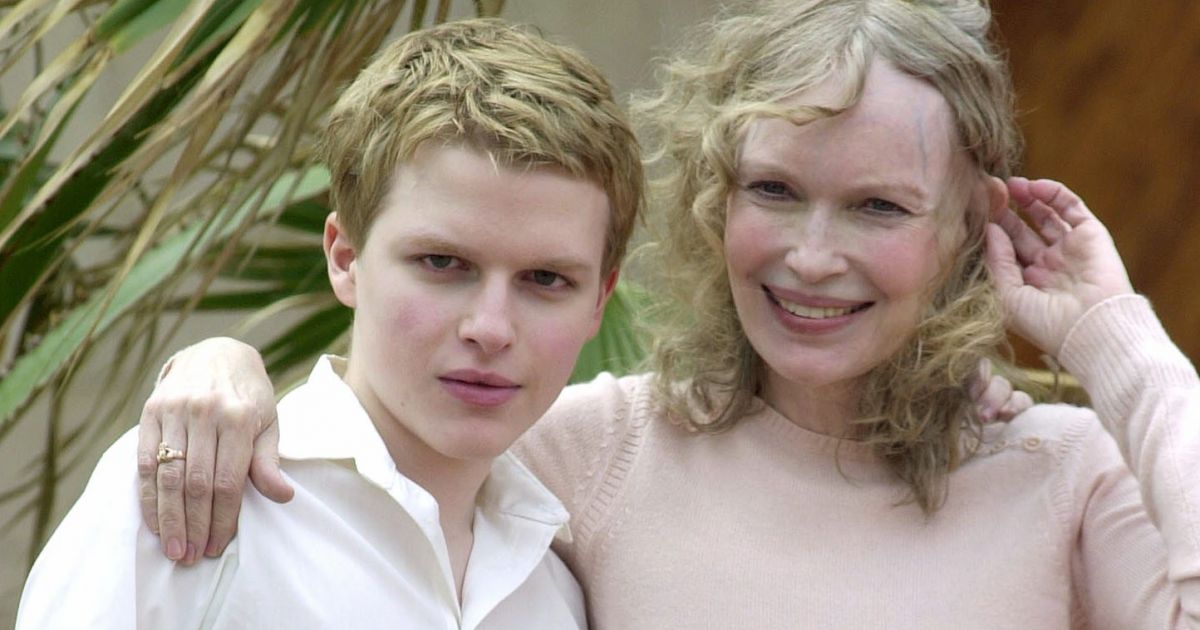 Mia Farrow et son fils à Las Palmas en 2004. Purepeople