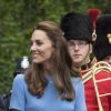 Le prince William et Kate Middleton, duchesse de Cambridge - La famille royale d'Angleterre sur l'avenue The Mall à Londres à l'occasion du 90ème anniversaire de la reine 12 June 2016.