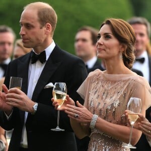 Le prince William, duc de Cambridge et Kate Middleton, la duchesse de Cambridge participent à un dîner de gala de l'association "East Anglia's Children's Hospices'" à King's Lynn le 22 juin 2016.