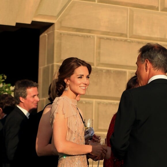 Le prince William, duc de Cambridge et Kate Middleton, la duchesse de Cambridge participent à un dîner de gala de l'association "East Anglia's Children's Hospices'" à King's Lynn le 22 juin 2016.