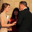 Catherine Kate Middleton, la duchesse de Cambridge et Anthony Horowitz - Le prince William, duc de Cambridge et Catherine Kate Middleton, la duchesse de Cambridge participent à un dîner de gala de l'association "East Anglia's Children's Hospices'" à King's Lynn le 22 juin 2016.
