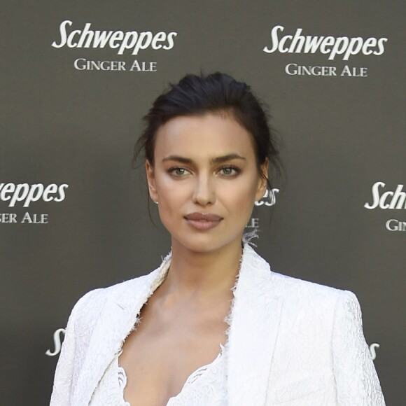 Irina Shayk assiste à la soirée "Ginger Ale by Schweppes" à Madrid, le 23 juin 2016.