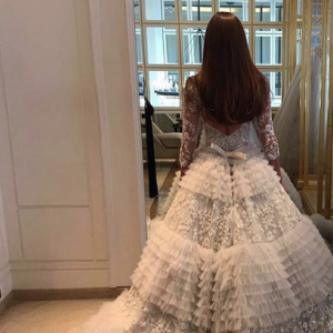 Le robe de mariée de Xenia Deli, le 5 juin 2016 à Santorin en Grèce.