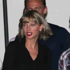 Taylor Swift et son nouveau compagnon Tom Hiddleston ensemble à Tennessee, le 23 juin 2016.  Newly single singer Taylor Swift was spotted out and about with Tom Hiddleston in Nashville, Tennessee on June 23, 2016. The two appeared to be standing very close to one another while they were out.23/06/2016 - Tennesse