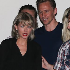 Taylor Swift et son nouveau compagnon Tom Hiddleston ensemble à Tennessee, le 23 juin 2016.  Newly single singer Taylor Swift was spotted out and about with Tom Hiddleston in Nashville, Tennessee on June 23, 2016. The two appeared to be standing very close to one another while they were out.23/06/2016 - Tennesse