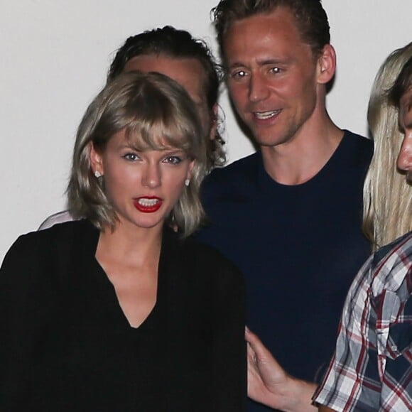 Taylor Swift et son nouveau compagnon Tom Hiddleston ensemble à Tennessee, le 23 juin 2016.  Newly single singer Taylor Swift was spotted out and about with Tom Hiddleston in Nashville, Tennessee on June 23, 2016. The two appeared to be standing very close to one another while they were out.23/06/2016 - Tennesse