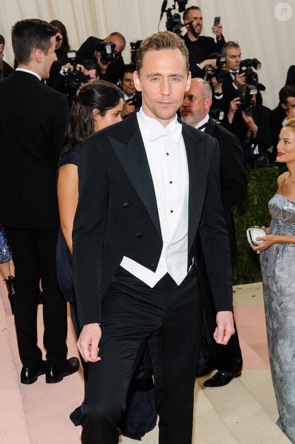 Tom Hiddleston - Soirée Costume Institute Benefit Gala 2016 (Met Ball) sur le thème de "Manus x Machina" au Metropolitan Museum of Art à New York, le 2 mai 2016.