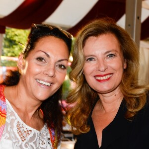 Hermine de Clermont-Tonnerre et Valérie Trierweiler à l'inauguration de la fête des Tuileries organisée par Caroline Barclay le 24 juin 2016. © Coadic Guirec / Bestimage