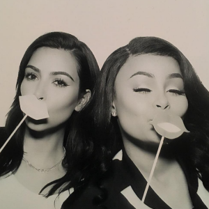 Kim Kardashian et Blac Chyna - Soirée d'anniversaire de Khloé Kardashian au restaurant Dave and Buster's à Los Angeles. Photo publiée le 28 juin 2016.