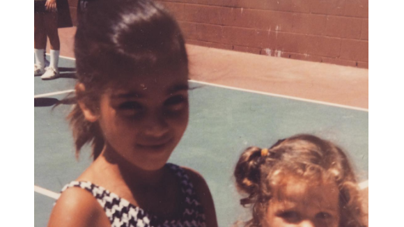 Cette petite fille est aujourd'hui une bombe de 32 ans : la reconnaissez-vous ?