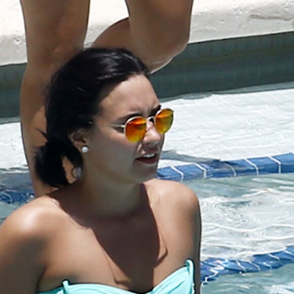 Demi Lovato au bord d'une piscine à Miami, le 30 juin 2016