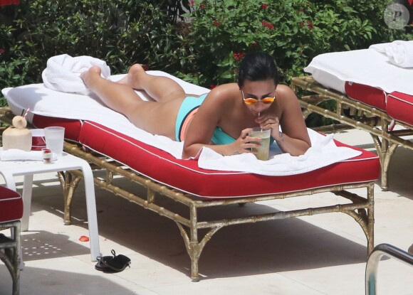 Demi Lovato au bord d'une piscine à Miami, le 30 juin 2016