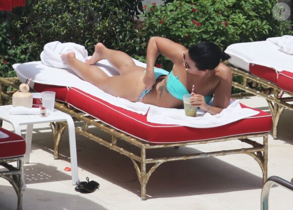 Demi Lovato au bord d'une piscine à Miami, le 30 juin 2016