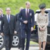 Le président français François Hollande, le prince William et Kate Catherine Middleton, duchesse de Cambridge - Dévoilement de la plaque inaugurale de la nouvelle aile du musée lors des commémorations du centenaire de la Bataille de la Somme à Thiepval, bataille qui fût la plus meurtrière de la Première Guerre Mondiale. Le 1er juillet 2016