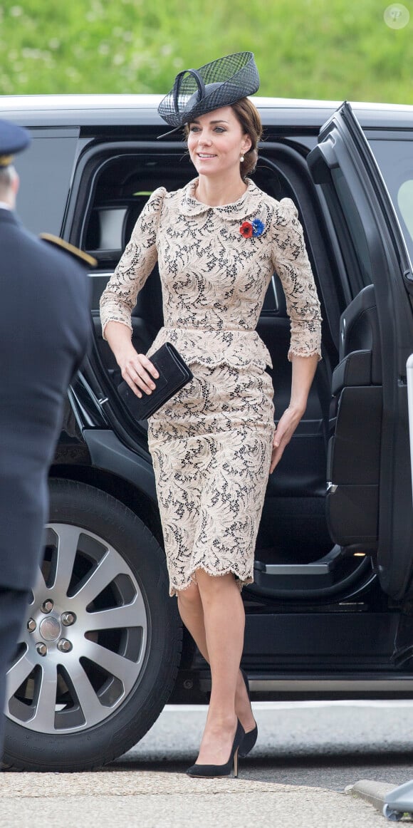 Kate Catherine Middleton, duchesse de Cambridge - Dévoilement de la plaque inaugurale de la nouvelle aile du musée lors des commémorations du centenaire de la Bataille de la Somme à Thiepval, bataille qui fût la plus meurtrière de la Première Guerre Mondiale. Le 1er juillet 2016