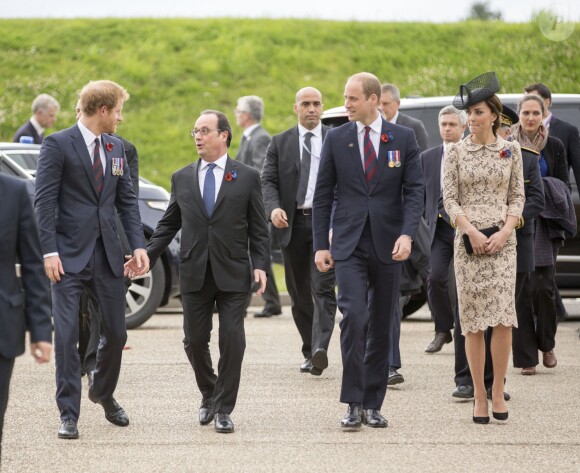 Le prince Harry, le président français François Hollande, le prince William et Kate Catherine Middleton, duchesse de Cambridge - Dévoilement de la plaque inaugurale de la nouvelle aile du musée lors des commémorations du centenaire de la Bataille de la Somme à Thiepval, bataille qui fût la plus meurtrière de la Première Guerre Mondiale. Le 1er juillet 2016