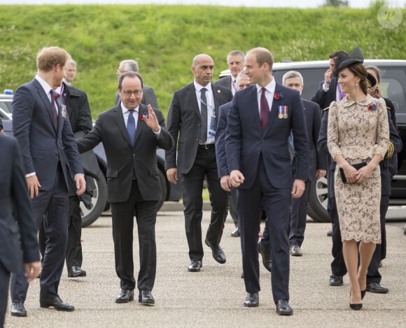 Le prince Harry, le président français François Hollande, le prince William et Kate Catherine Middleton, duchesse de Cambridge - Dévoilement de la plaque inaugurale de la nouvelle aile du musée lors des commémorations du centenaire de la Bataille de la Somme à Thiepval, bataille qui fût la plus meurtrière de la Première Guerre Mondiale. Le 1er juillet 2016