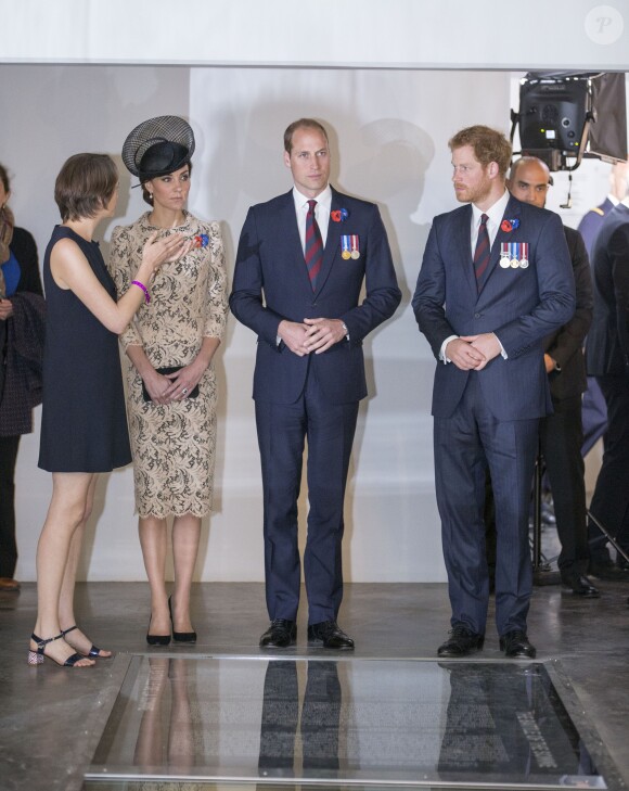 Kate Catherine Middleton, duchesse de Cambridge, le prince William et le prince Harry - Dévoilement de la plaque inaugurale de la nouvelle aile du musée lors des commémorations du centenaire de la Bataille de la Somme à Thiepval, bataille qui fût la plus meurtrière de la Première Guerre Mondiale. Le 1er juillet 2016