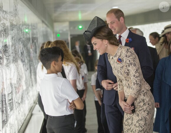 Le prince William et Kate Catherine Middleton, duchesse de Cambridge - Dévoilement de la plaque inaugurale de la nouvelle aile du musée lors des commémorations du centenaire de la Bataille de la Somme à Thiepval, bataille qui fût la plus meurtrière de la Première Guerre Mondiale. Le 1er juillet 2016