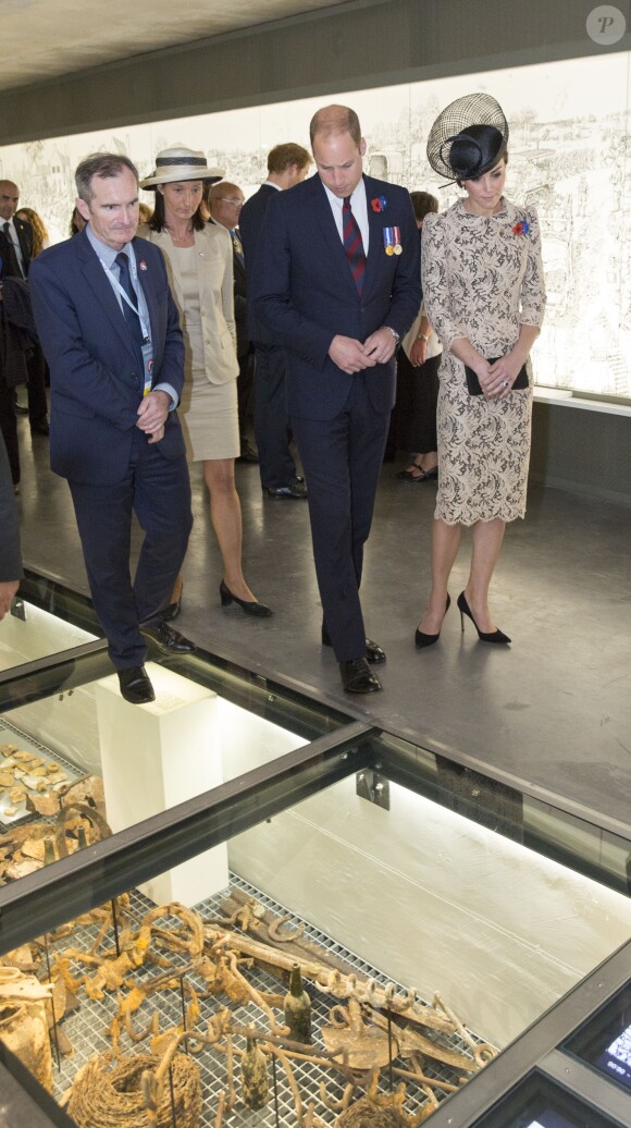 Le prince William et Kate Catherine Middleton, duchesse de Cambridge - Dévoilement de la plaque inaugurale de la nouvelle aile du musée lors des commémorations du centenaire de la Bataille de la Somme à Thiepval, bataille qui fût la plus meurtrière de la Première Guerre Mondiale. Le 1er juillet 2016