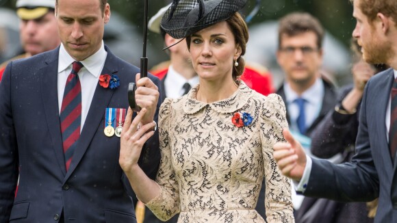 Kate Middleton, émue au bras de William : Camilla se recueille...