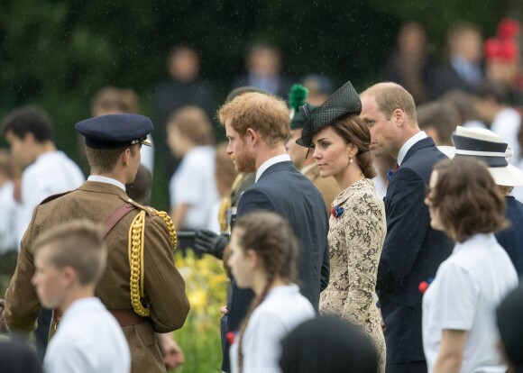 Le prince Harry, Kate Catherine Middleton, duchesse de Cambridge et le prince William - Commémorations du centenaire de la Bataille de la Somme à Thiepval, bataille qui fût la plus meurtrière de la Première Guerre Mondiale. Le 1er juillet 2016