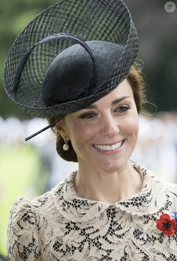 Kate Catherine Middleton, duchesse de Cambridge - Commémorations du centenaire de la Bataille de la Somme à Thiepval, bataille qui fût la plus meurtrière de la Première Guerre Mondiale. Le 1er juillet 2016