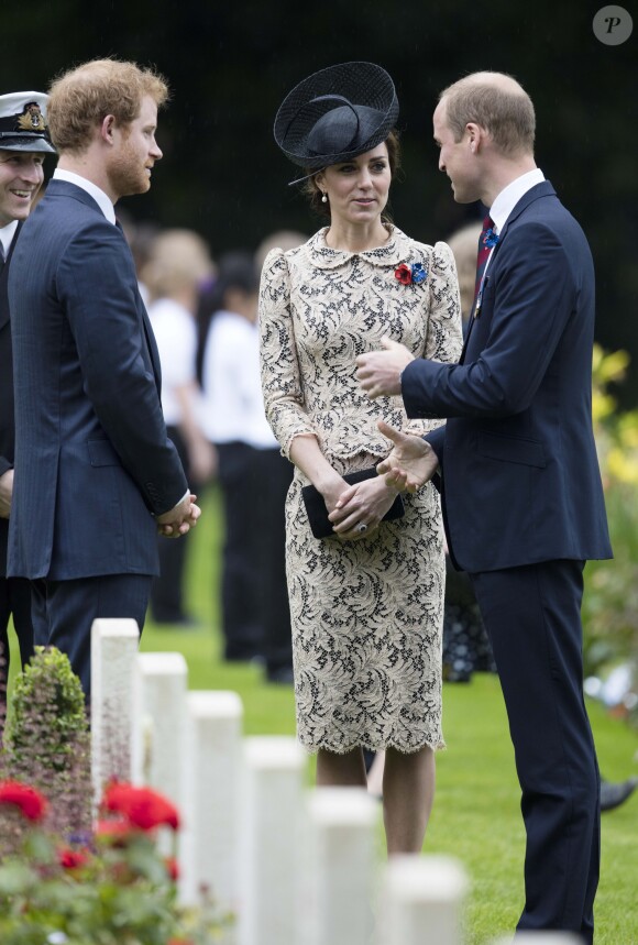 Le prince Harry, Kate Catherine Middleton, duchesse de Cambridge et le prince William - Commémorations du centenaire de la Bataille de la Somme à Thiepval, bataille qui fût la plus meurtrière de la Première Guerre Mondiale. Le 1er juillet 2016