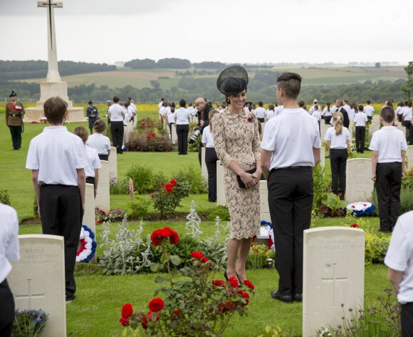 Kate Catherine Middleton, duchesse de Cambridge - Commémorations du centenaire de la Bataille de la Somme à Thiepval, bataille qui fût la plus meurtrière de la Première Guerre Mondiale. Le 1er juillet 2016