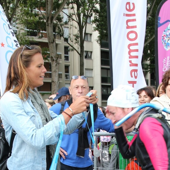 Exclusif - Laure Manaudou remet une médaille lors de la 2ème édition de l'Open Swin Stars, au bassin de la Villette Le 2 juillet 2016