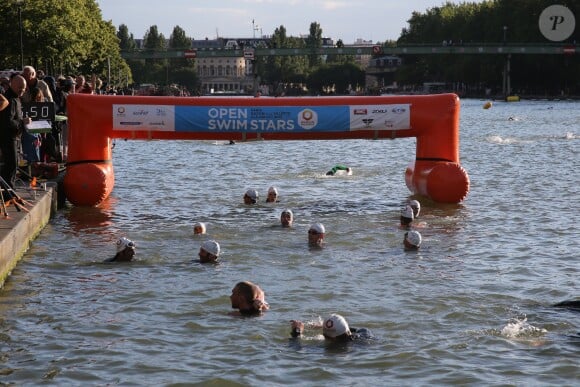Exclusif - Ligne d'arrivée de l'une des 5 courses de l'Open Swin Stars "Paris à la nage" au bassin de la Villette - Le 2 juillet 2016