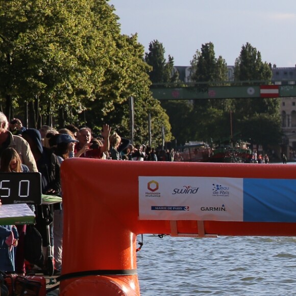 Exclusif - Ligne d'arrivée de l'une des 5 courses de l'Open Swin Stars "Paris à la nage" au bassin de la Villette - Le 2 juillet 2016