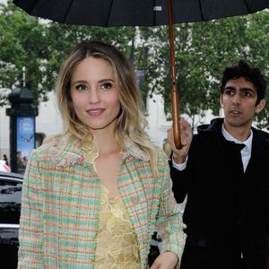 Dianna Agron arrive à l'Hôtel de la Païva pour assister au défilé Miu Miu (collection croisière 2017). Paris, le 3 juillet 2016.