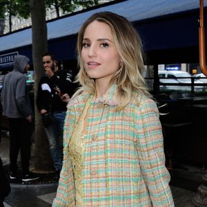 Dianna Agron arrive à l'Hôtel de la Païva pour assister au défilé Miu Miu (collection croisière 2017). Paris, le 3 juillet 2016.