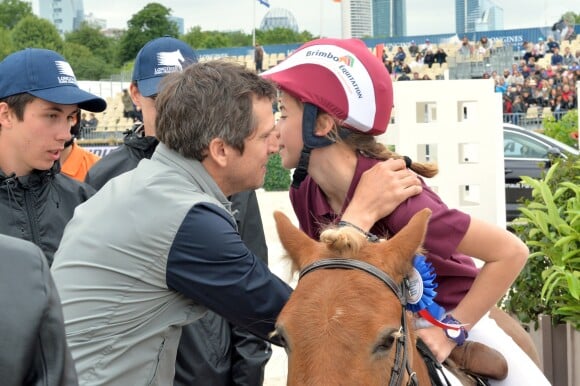 Guillaume Canet et Mila, la fille de Matthias Gurtler (rédacteur en chef du magazine Gala) - Remise du prix Eiffel Sunday Kid Challenge - Longines Paris Eiffel Jumping à la plaine de Jeux de Bagatelle à Paris, le 3 juillet 2016. © Borde-Veeren/Bestimage