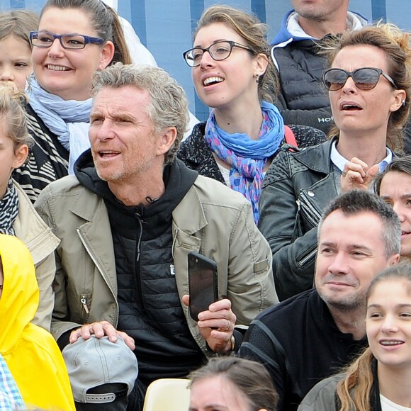 Exclusif - Denis Brogniart, sa femme Hortense et leurs filles Lili et Violette regardent Blanche Brogniart - Prix Eiffel Sunday Kid Challenge - Longines Paris Eiffel Jumping au Bois de Boulogne à la plaine de Jeux de Bagatelle à Paris, le 3 juillet 2016. © Pierre Perusseau/Bestimage