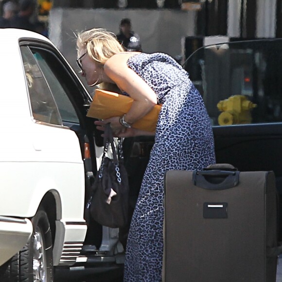 Clint Eastwood déposant Erica Tomlinson-Fisher à l'aéroport apres l'annonce de sa séparation avec Dina, à Los Angeles le 31 août 2013.