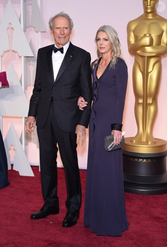 Clint Eastwood et Christina Sandera - People à la 87ème cérémonie des Oscars à Hollywood le 22 février 2015