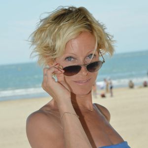 Exclusif - Rebecca Hampton pose à l'occasion du 13e festival "Les Hérault du Cinéma et de la Télé" sur la plage au Cap d'Agde, le 24 juin 2016.