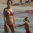 Le mannequin Alessandra Ambrosio en vacances à Ibiza avec son compagnon Jamie Mazur et leurs enfants Anja et Noah le 4 juillet 2016.