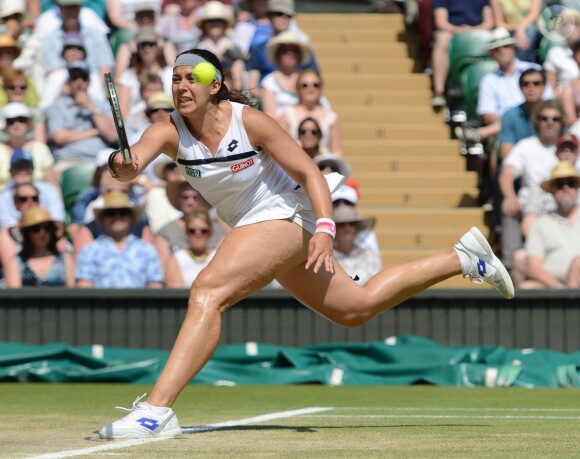 Marion Bartoli a remporté son tout premier succès en grand chelem en disposant de l'Allemande Sabine Lisicki 6-1, 6-4 en finale de Wimbledon à Londres le 6 juillet 2013