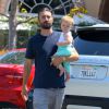 Brandon Jenner (le fils aîné de Caitlyn Jenner) et sa femme Leah Jenner font du shopping avec leur fille Eva à Malibu, le 28 juin 2016