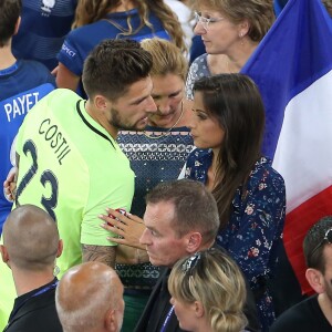 Exclusif - Benoît Costil à nouveau très proche de Malika Ménard à la fin du match de l'UEFA Euro 2016 Allemagne-France au stade Vélodrome à Marseille, France le 7 juillet 2016. © Cyril Moreau/Bestimage