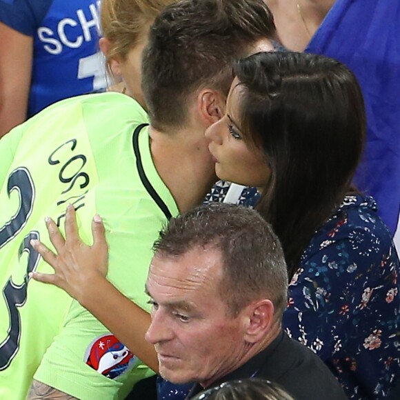 Exclusif - Benoît Costil à nouveau très proche de Malika Ménard à la fin du match de l'UEFA Euro 2016 Allemagne-France au stade Vélodrome à Marseille, France le 7 juillet 2016. © Cyril Moreau/Bestimage