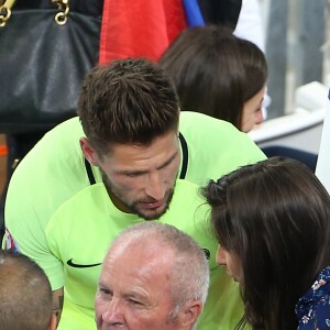 Exclusif - Benoît Costil à nouveau très proche de Malika Ménard à la fin du match de l'UEFA Euro 2016 Allemagne-France au stade Vélodrome à Marseille, France le 7 juillet 2016. © Cyril Moreau/Bestimage