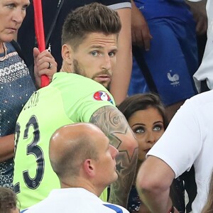 Exclusif - Benoît Costil à nouveau très proche de Malika Ménard à la fin du match de l'UEFA Euro 2016 Allemagne-France au stade Vélodrome à Marseille, France le 7 juillet 2016. © Cyril Moreau/Bestimage