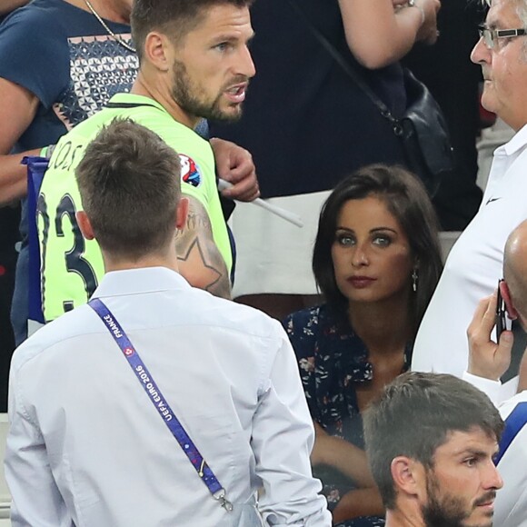 Exclusif - Benoît Costil à nouveau très proche de Malika Ménard à la fin du match de l'UEFA Euro 2016 Allemagne-France au stade Vélodrome à Marseille, France le 7 juillet 2016. © Cyril Moreau/Bestimage